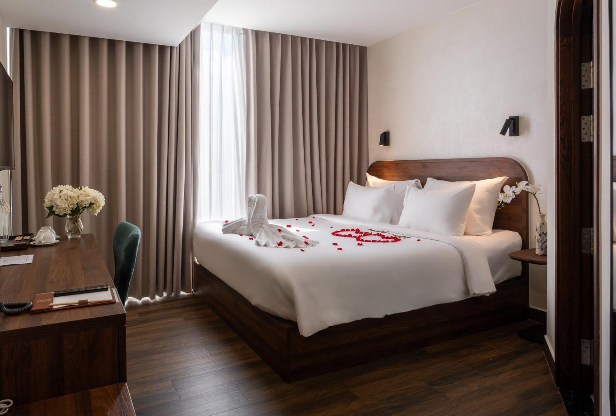 Executive Queen Room Market View