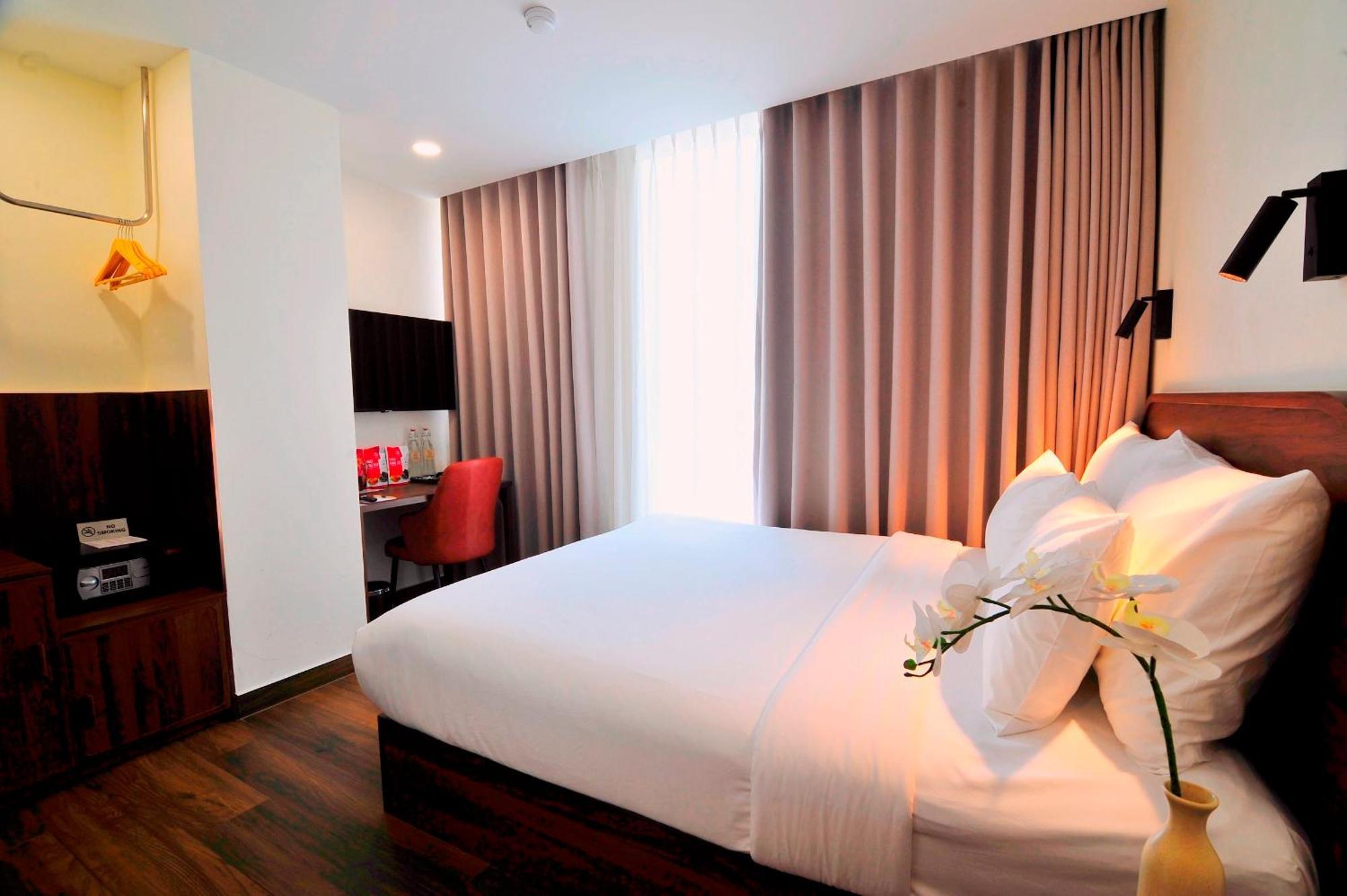 Executive Queen Room Market View