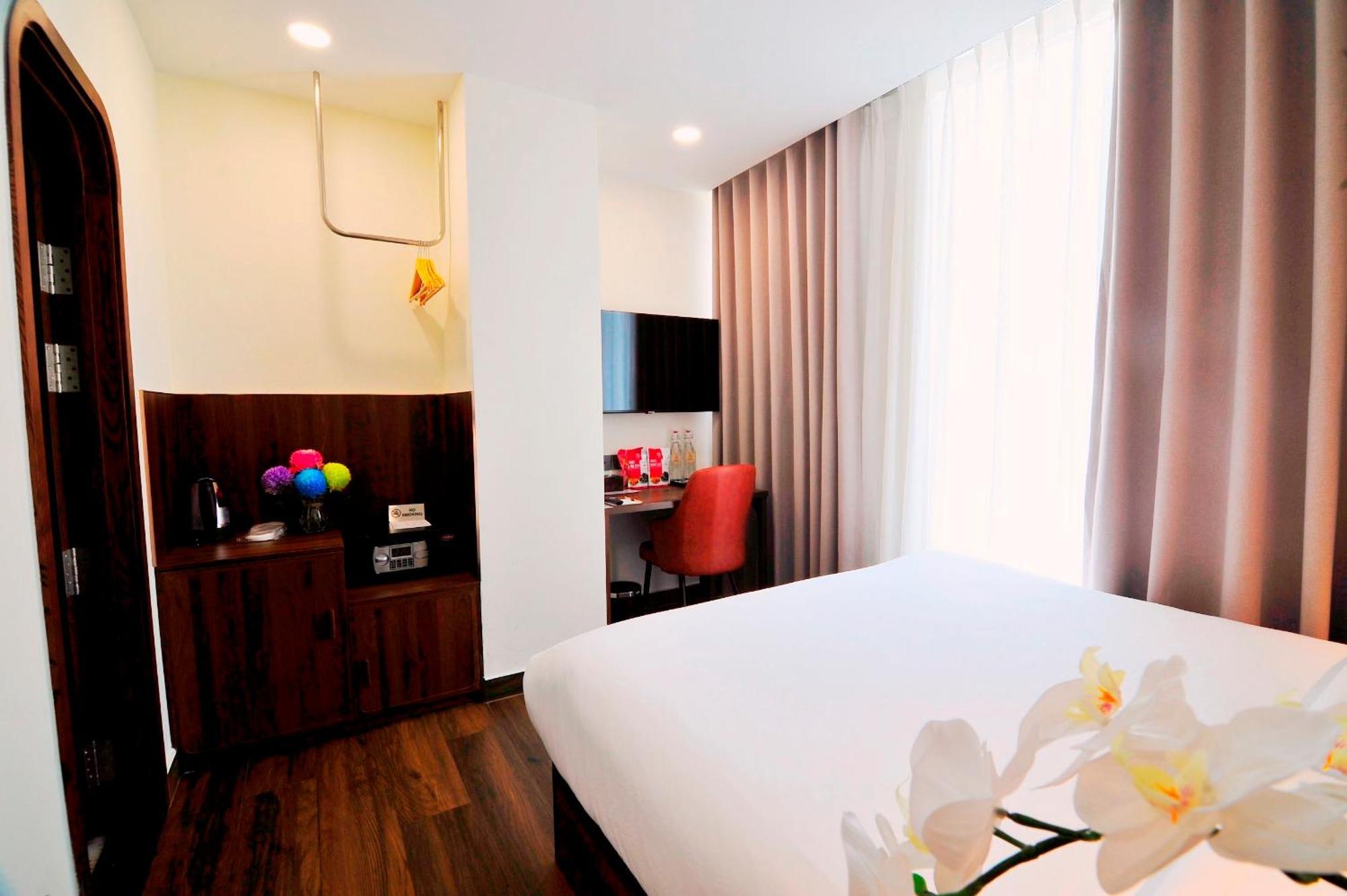 Executive Queen Room Market View